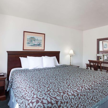 Days Inn By Wyndham Orange Anaheim Exterior photo