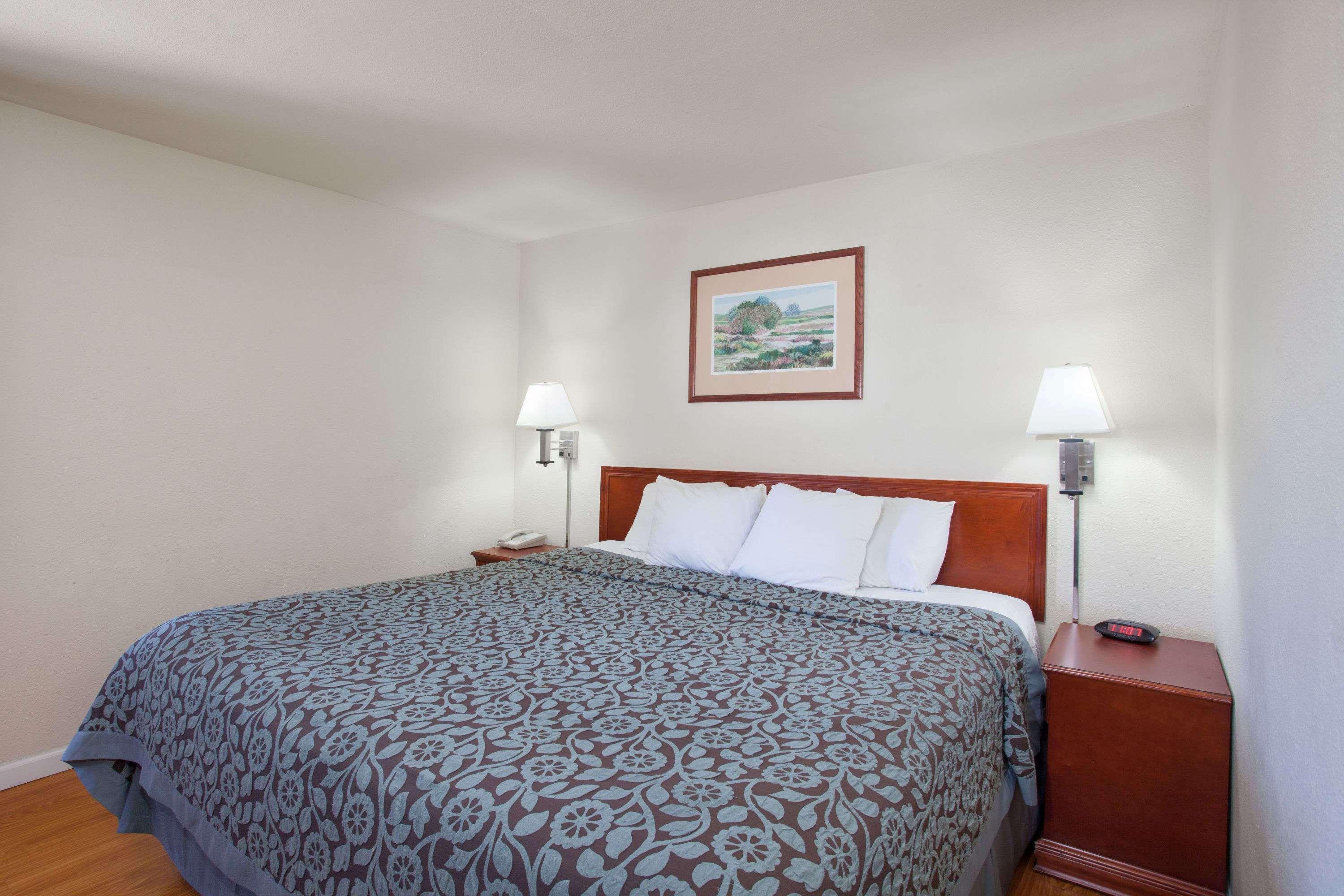 Days Inn By Wyndham Orange Anaheim Exterior photo